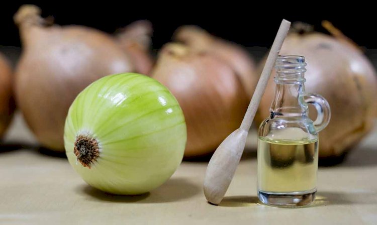 A Detailed Report On How Does Onion Juice Help Hair Growth?