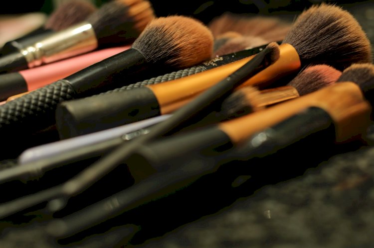 Clean Your Makeup Brushes In Just 5 Super Easy Steps