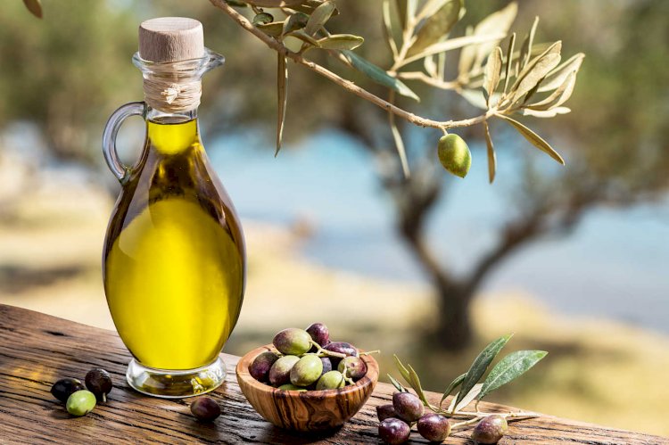 A Study Of The Beauty Benefits Of Natural Oils In Skincare 